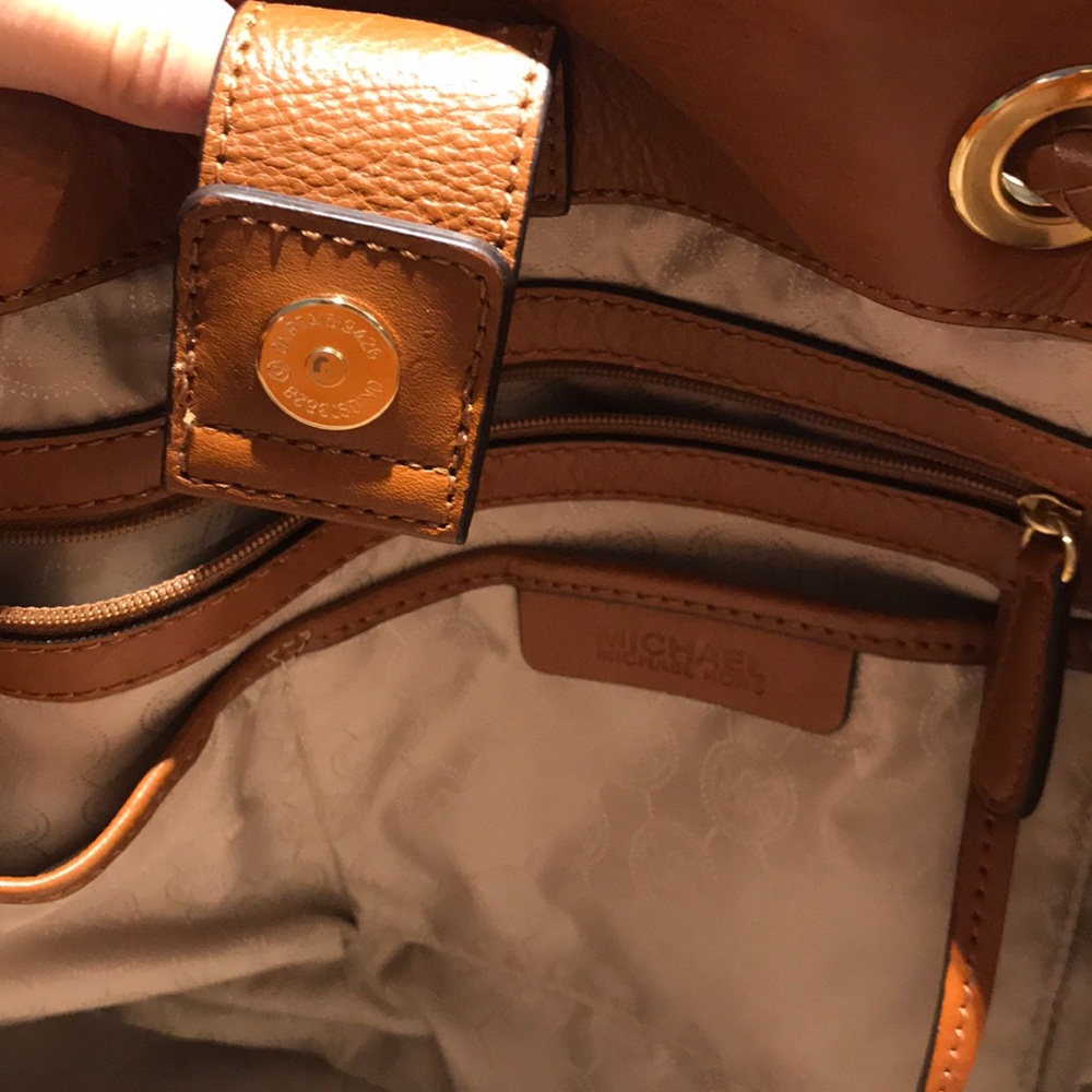 Michael Kors Brown & Tan Logo Drawstring Shoulder Bag with Matching Wallet - Picture 8 of 8